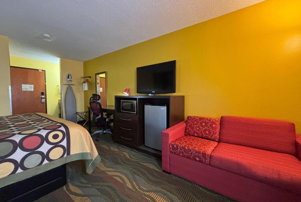 King Room - Non-Smoking interior
